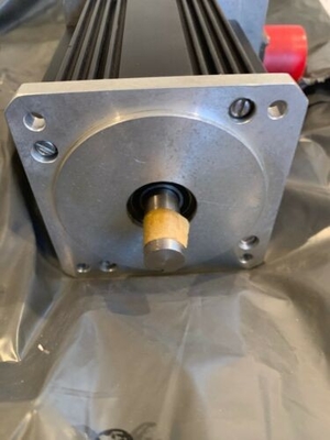 EMERSON SERVO MOTOR CMC BLM3007-ROOT-120D MOTION CONTROL ZIJN NEUW EN ORIGINAAL.
