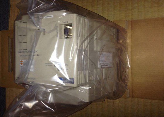 Yaskawa SGDB-03ADG AC SERVO VERSTERKER 200-230V 3A 0.3KW 3 FASE
