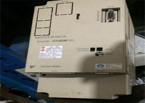 Yaskawa SGDB-07ADM AC SERVO VERSTERKER 200V 0.7KW Koppel Snelheid Positieregeling
