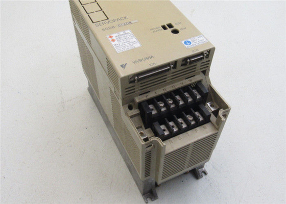 Yaskawa SGDB-07ADM AC SERVO VERSTERKER 200V 0.7KW Koppel Snelheid Positieregeling