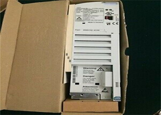 Lenze E82EV152K4C VECTOR FREQUENTIE INVERTER AANDRIJVING 5.5 / 4.4 AMP 50/60 HZ