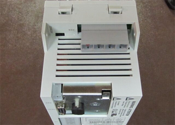Lenze ECSCA008C4B SERVO-AANDRIJVING INGANGSVERMOGEN: 2/PE DC 0-565 V / 675V 8 AMP