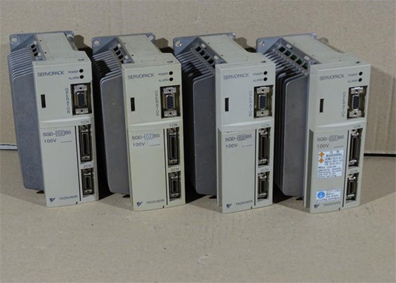 Nieuwe Yaskawa Servo Drives SGD-02AH Werkvermogen 200W In originele doos Nieuw