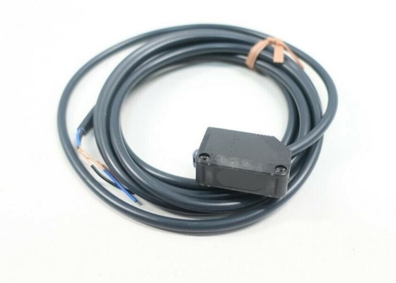 Omron E3Z-D62 02Z10M Photoelectric Switch Sensor 12 - 24 VDC 26,4 maximum VDC maximum 100 mA