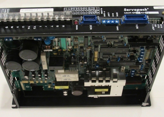 Yaskawa CACR-SR02-AD1-FR gloednieuwe servomotor 200V Spanning