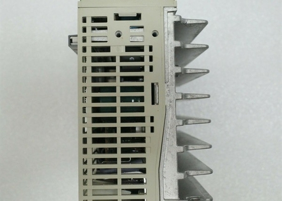 YASKAWA SGDH-04AE Industriële Servoaandrijving 200-230 VAC 50 / 60 Hz 30 Watt 55 Kw