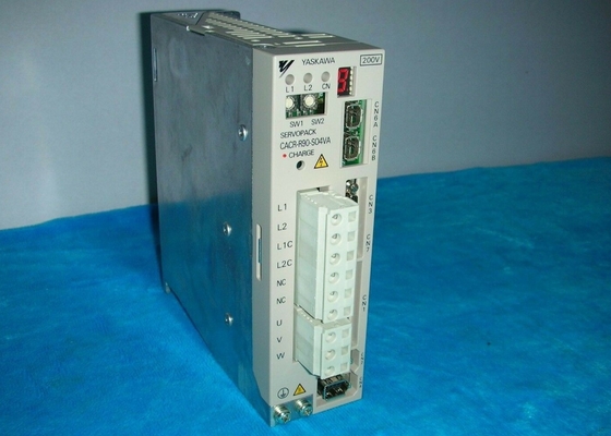 De Aandrijvings200-230v 100W PLC van cacr-r90-S04VA YASKAWA Servo Programmeerbaar Logicacontrolemechanisme