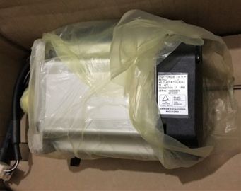 OMRON R88M-G10030L 20 MΩ min. bij 500 VDC tussen de machtsterminals en FG-terminal