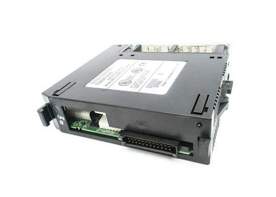 De analoge I/O module van GE FANUC IC693ALG442, reeks 90-30 PLC systemen