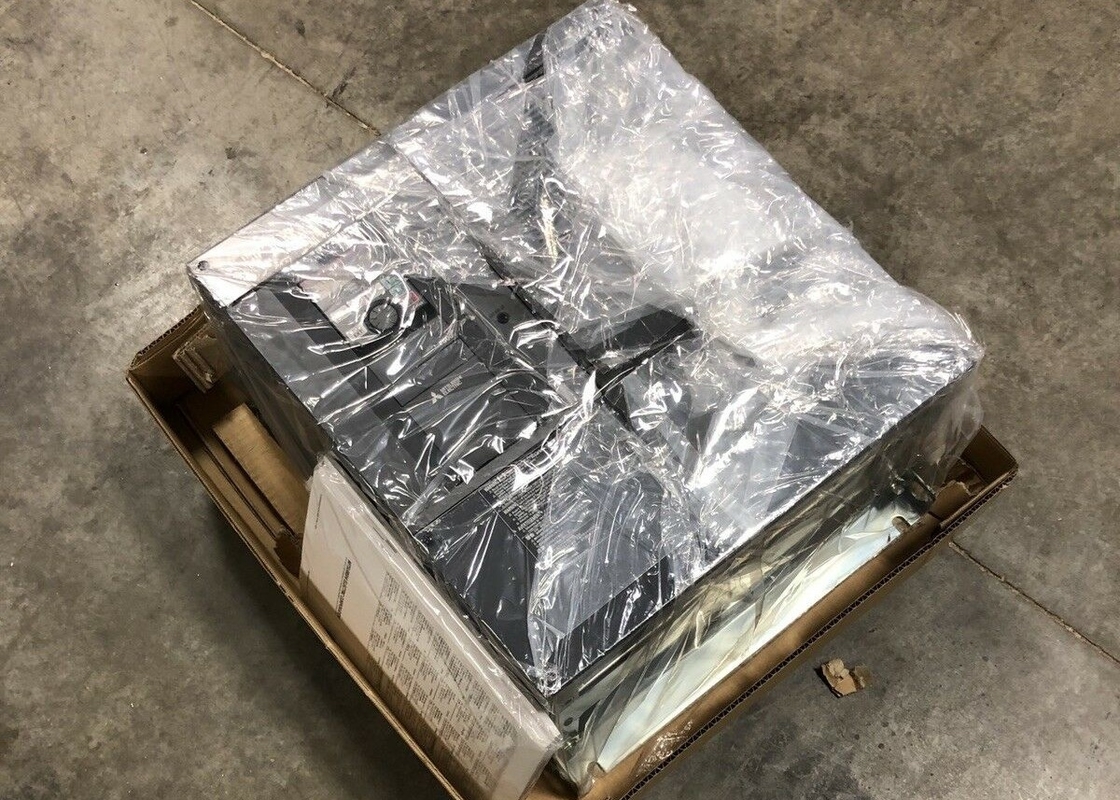 Mitsubishi FR-A820-01870-E160  230 V 115 A 3-fase ingang 3-fase uitgang 60 PK