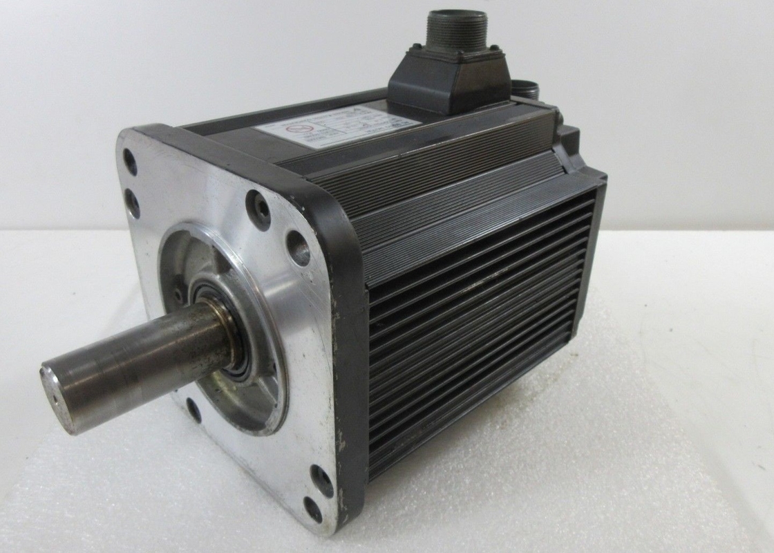 YASKAWA USAFED-20CB2T zelfgekoelde 2.0kW 1500 Rpm Encoder AC servomotor