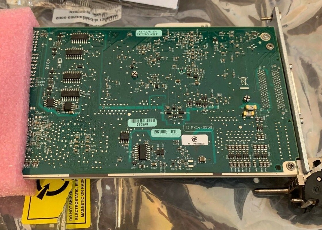 Nieuwe NI PXIe-6259 digitale IO-module in originele doos