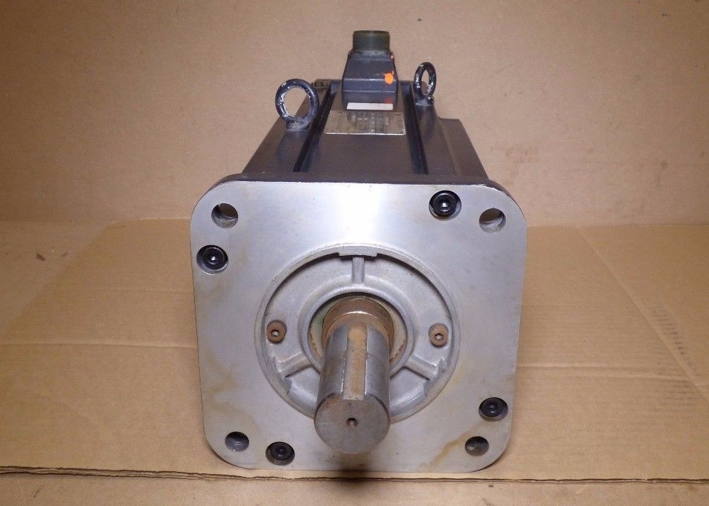 YASKAWA USAGED-44L22K SERVOMOTOR 4,4 KW 33 AMP 28,4NM 25IN-LB 1500 RPM AC BORSTELLOOS